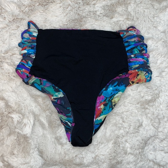 Super Cute Reversible Flower Print Swimsuit Bottoms Size XS-S - Picture 3 of 4